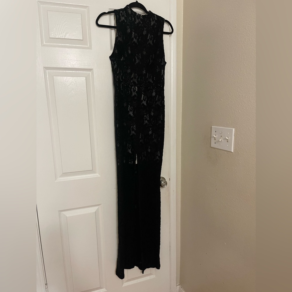 Alice + Olivia Gisela High-Neck Lace Contrast Dress - Picture 14 of 16